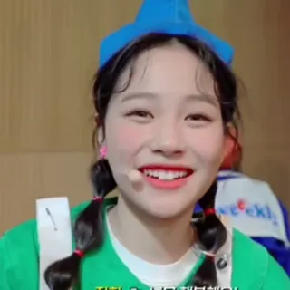 💚 짜랑ㅇ 너무 재분해줘 portrait, smile, young woman, girl, Korean telegram sticker