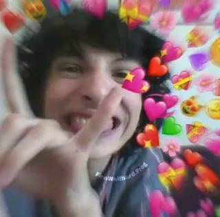 🥰 Finn Wolfhard aktor, hati, cinta, imut telegram sticker