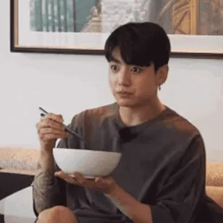 😳 Jungkook persona, hombre, comiendo, tazón, palillos telegram sticker
