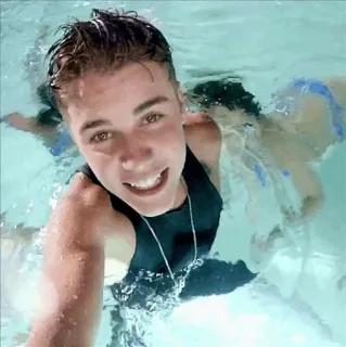 😀 Justin Bieber Justin Bieber, cantante, piscina, selfie, celebrità, acqua, ritratto telegram sticker