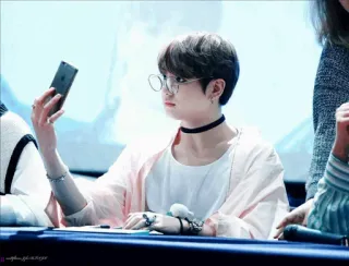 😐 Jungkook K-pop, zanger, selfie, jongen, Koreaans, muziek, idool telegram sticker