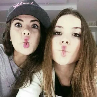 😘 mulheres, retrato, selfie, jovem, amigos, caretas telegram sticker