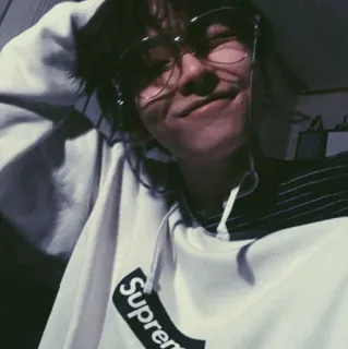 🌒 Supreme odzież, bluza z kapturem, kobieta, okulary, moda, casual telegram sticker