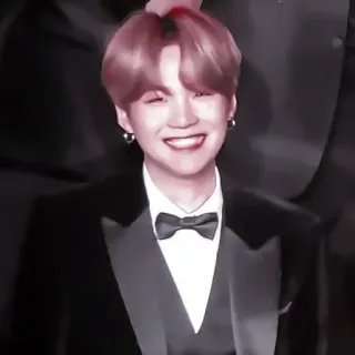 🧁 Suga Suga, BTS, K-pop, piosenkarz, Min Yoongi, idol, uśmiechnięty, garnitur telegram sticker