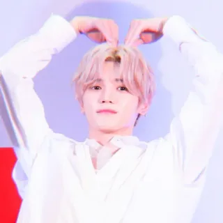 🥰 kpop, koreaans, idool, zanger, beroemdheid, schattig, hart, vingerhart whatsapp sticker