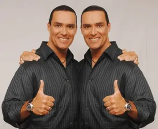 👍 twins, men, thumbs up, portrait, smile telegram sticker
