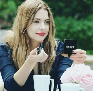 ⚫ Frau, Make-up, Lippenstift, Schönheit, Kosmetik, Porträt telegram sticker
