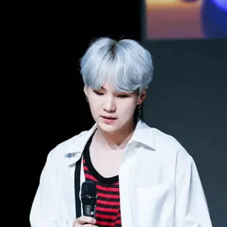☁️ Suga アイドル, K-POP, 歌手, ミュージシャン, 有名人, パフォーマー telegram sticker