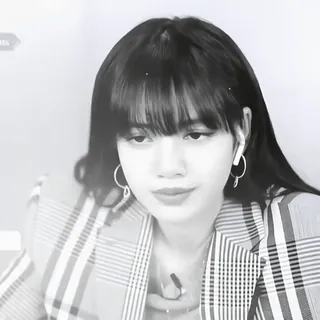 🥯 Lisa Лиса, K-pop, Blackpink, Певица, Айдол, Женщина, Серьги telegram sticker