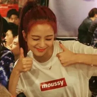 👍 moussy мода, женщина, большой палец вверх, футболка, Moussy whatsapp sticker