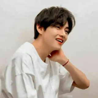 😏 Kim Taehyung Kim Taehyung, BTS, K-pop, célébrité, chanteur, homme whatsapp sticker