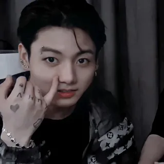 🌑 Jungkook K-pop, cantante, música, coreano, tatuaje, piercing, hombre telegram sticker