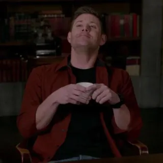 🍘 Dean Winchester Supernatural hombre, serie tv, dean, supernatural, bebiendo whatsapp sticker