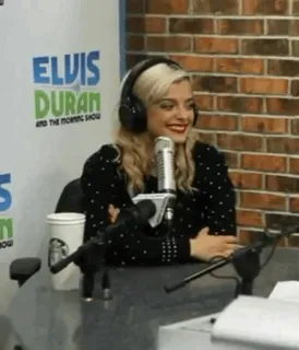 🐝 The Morning Show ELVIS DURAN elvis duran, Morgensendung, Radio, Interview, Frau, Kopfhörer whatsapp sticker