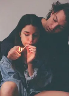 🚬 毒品, 大麻, 吸烟, 大麻烟卷, 打火机, 情侣, 大麻, 非法物质 telegram sticker
