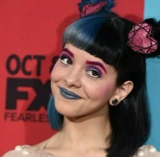 🌝 Melanie Martinez Melanie Martinez, cantante, celebrità, capelli blu, ritratto, sopracciglia rosa telegram sticker