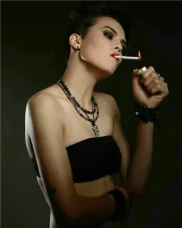 🚬 sigaretta, fumo, donna, punk, senza maglietta telegram sticker