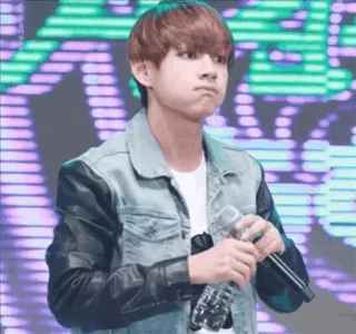 😐 V K-pop, cantante, musica, ritratto, carino, celebrità telegram sticker