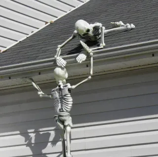 😔 esqueleto, halloween, decoração, telhado, escalada, outono, engraçado telegram sticker