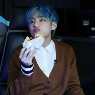 🤟 V kpop, chanteur, bts, célébrité, nourriture, manger whatsapp sticker