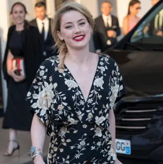 🎬 Amber Heard attrice, celebrità, persona, donna, moda whatsapp sticker