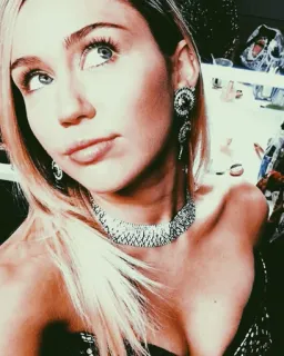 🕸 Miley Cyrus знаменитость, портрет, женщина, певица, актриса telegram sticker