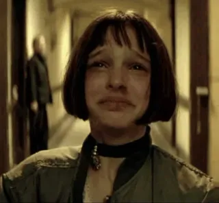 🎗 Mathilda Léon: The Professional filme, cinema, O Profissional, Matilda, Natalie Portman, personagem, triste, chorando whatsapp sticker