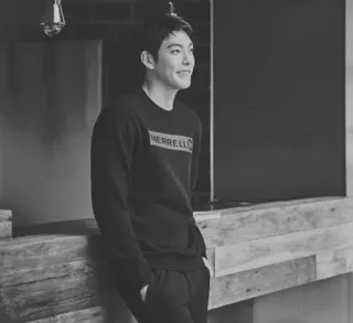 ➿ MERRELL man, Merrell, sweatshirt, zwart wit, aziatisch, mode whatsapp sticker
