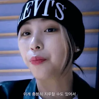 🪁 이게 충분히 지루할 수도 있어서 woman, korean, portrait, person, smiling telegram sticker