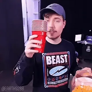 🥰 BEAST MrBeast, YouTube, Créateur de contenu, Pile, Gobelet rouge whatsapp sticker