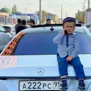 💀 Hasbulla Magomedov hasbulla, magomedov, niño, coche, teléfono whatsapp sticker