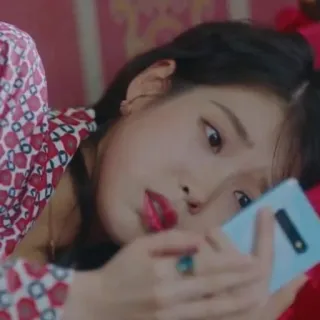 🥺 IU IU, Actrice coréenne, Chanteuse, Célébrité, K-pop whatsapp sticker