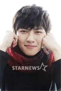 😊 STARNEWS personne, acteur, asiatique, homme, écharpe telegram sticker