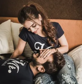 🙈 pareja, afecto, amor, relación, romance, intimidad telegram sticker