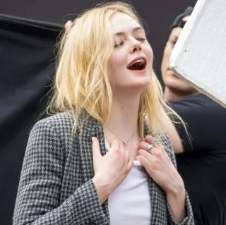 🤤 Elle Fanning Elle Fanning, Schauspielerin, blond, Porträt, Promi, Frau whatsapp sticker
