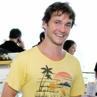 😁 Person, lächelnd, T-Shirt, lässig, Porträt telegram sticker