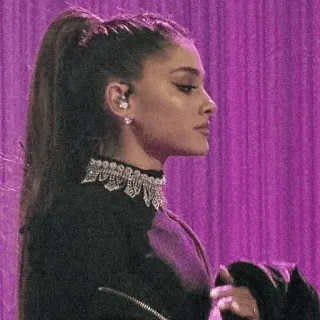 🗞 Ariana Grande cantora, mulher, celebridade, perfil, rabo de cavalo telegram sticker