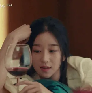 🕊 첫 방송 kobieta, wino, szkło, picie, celebrytka, aktorka telegram sticker