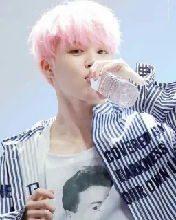 🌸 COVERED
DARKNESS
OUR OWN hombre, pelo rosa, bebiendo agua, persona, kpop, asiático, ídolo, camisa whatsapp sticker