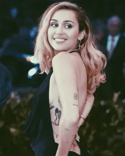 🌚 Miley Cyrus знаменитость, певец, актриса, мода, портрет, женщина telegram sticker