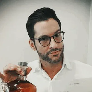 🥃 Lucifer Morningstar Lucifer 루시퍼, 톰 엘리스, 위스키, 캐릭터, 드라마 whatsapp sticker