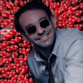 🌟 Matt Murdock Daredevil tête brûlée, Matt Murdock, lunettes, cœurs, sourire telegram sticker