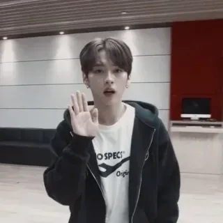 🖐️ ECO SPECS 人, 男人, 室内, 服装, 服装, T恤, 头发 telegram sticker