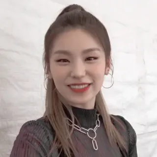 🌸 Yeji kpop, chanteur, portrait, femme, fille, idole, coréen telegram sticker