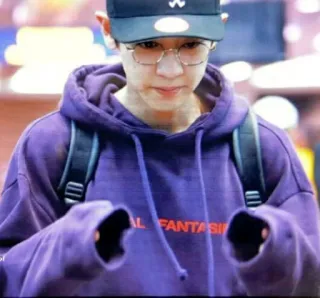 🌙 FANTASI pessoa, homem, moletom com capuz, óculos, casual, kpop telegram sticker