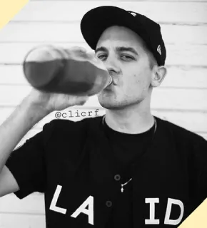 〽️ @clicrf LAID pria, minum, botol, berbaring, topi, hitam putih whatsapp sticker