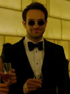 😏 Daredevil Mann, Sonnenbrille, Anzug, Krawatte, Getränk, lächelnd telegram sticker