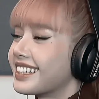 🥩 Lisa Lisa, Blackpink, K-Pop, Sängerin, Idol, lächelnd telegram sticker