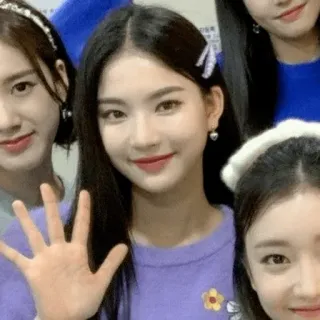 🔮 kpop, gruppo femminile, idol, selfie, asiatica, donna, sorriso whatsapp sticker