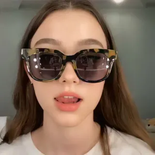 🎤 Frau, Sonnenbrille, Porträt, Mädchen telegram sticker